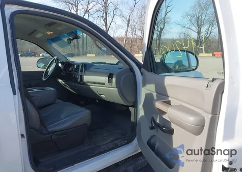 2008 Chevrolet Silverado 1500 Work Truck z USA, uszkodzony, nr VIN 1GCEC14008Z150811